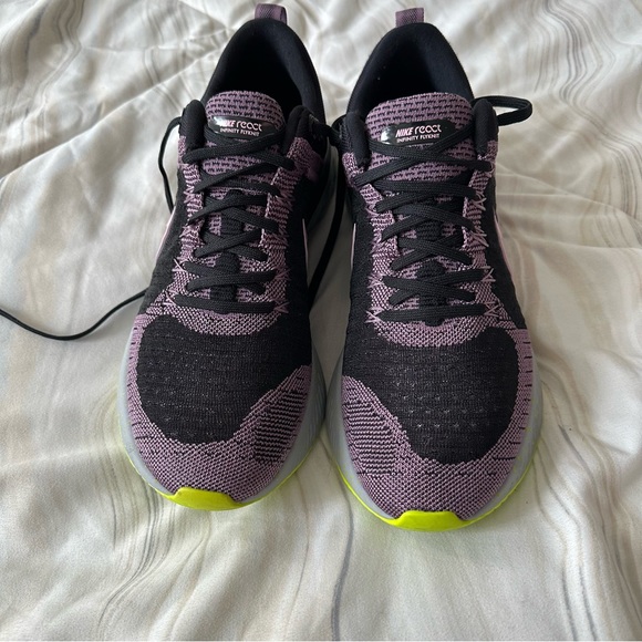 Nike Women's React Infinity Run
Flyknit 2 Running Shoes - Picture 2 of 7